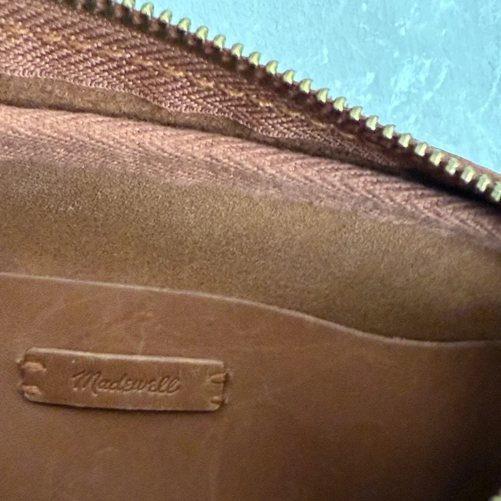 Madewell The Carabiner Medium Crossbody Bag - Picture 2 of 3